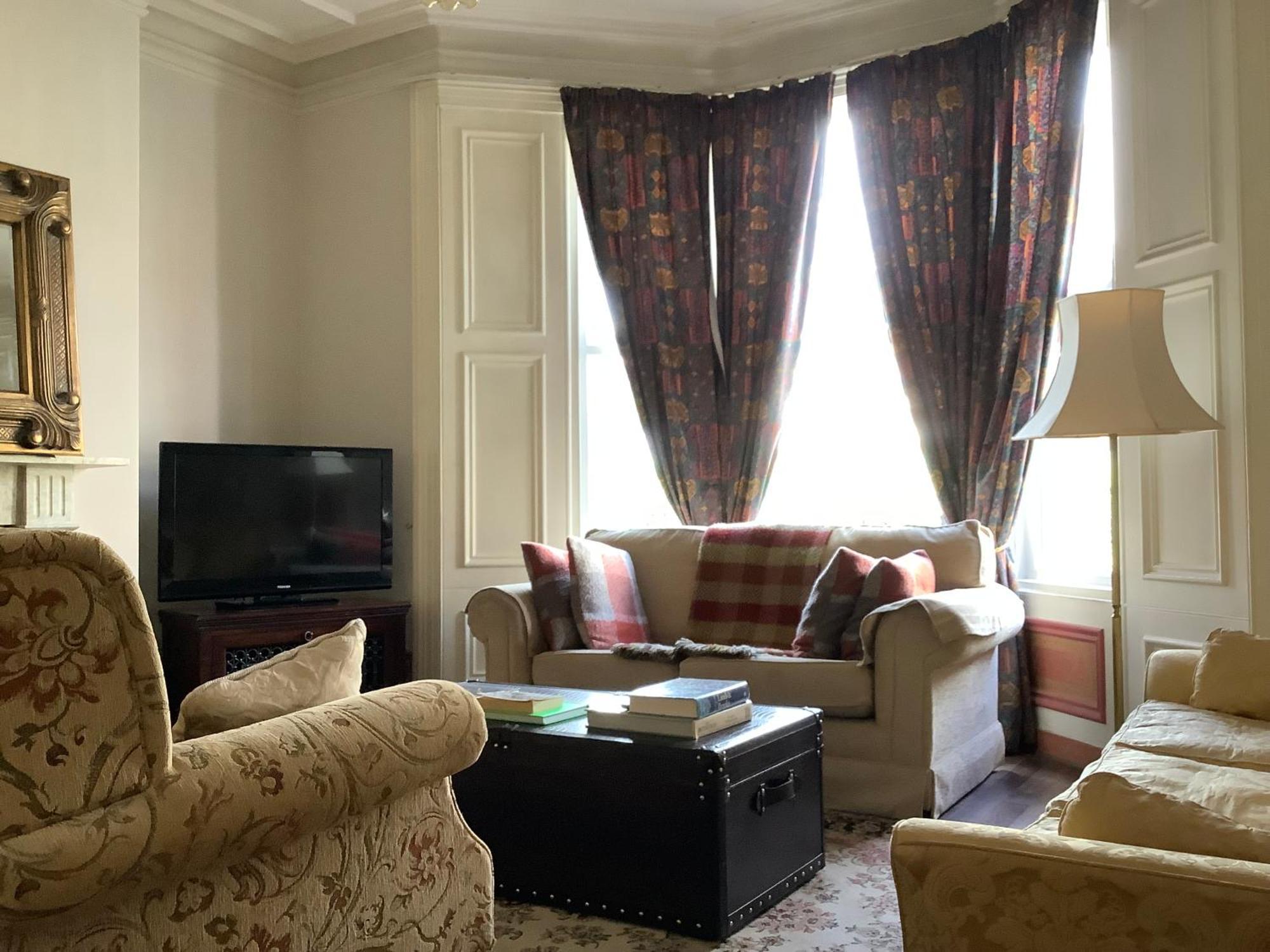 House 6min Drive To Stadium Of Light Holiday home *